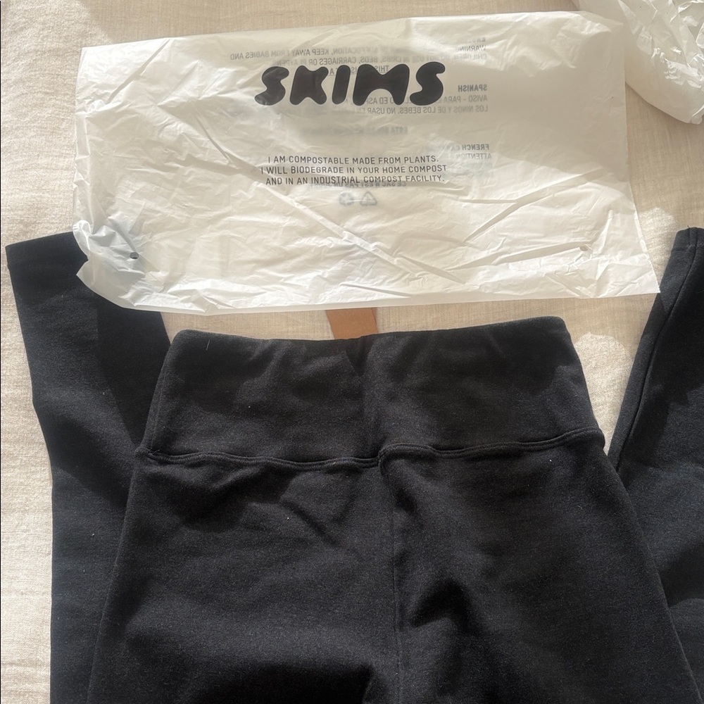 NWT SKIMS Black Leggings | Size XS | Classic Sculpting Fit - Picture 4 of 5